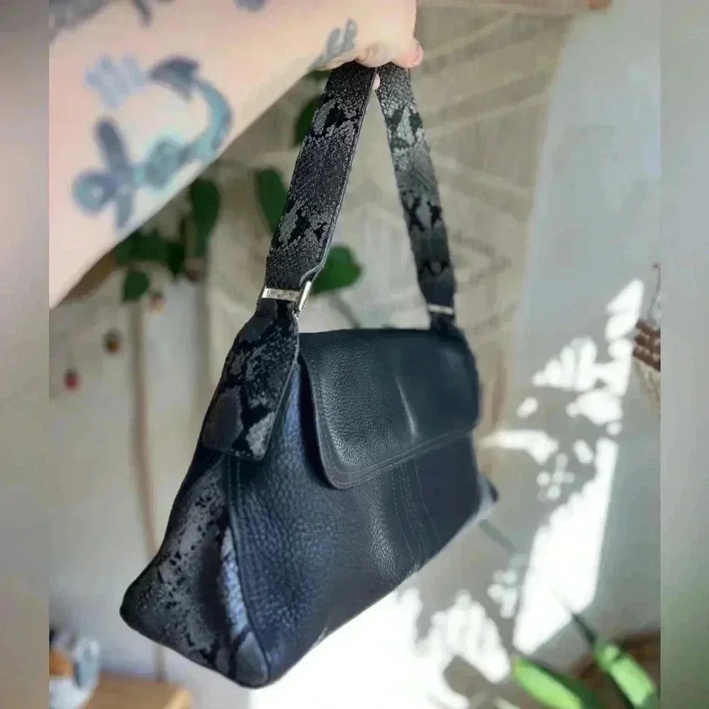 Kenneth Cole Black Leather Hobo Bag with Snake Embossed Details y2k
